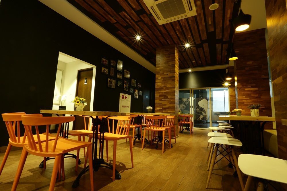 Cleo Hotel Tunjungan Surabaya Exterior foto